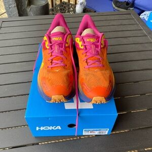 Hoka one one challenger  atr7 GTX